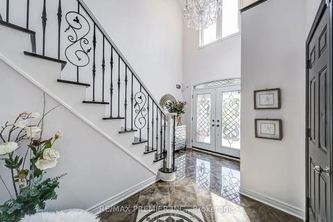 Photo 3 at 17 Massimo Drive, West Woodbridge, Vaughan