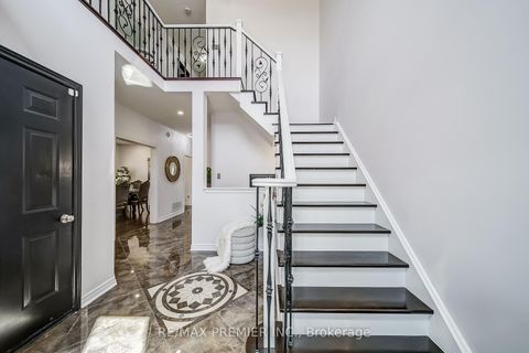 Photo 4 at 17 Massimo Drive, West Woodbridge, Vaughan