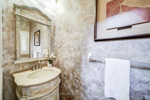 Photo 5 at 17 Massimo Drive, West Woodbridge, Vaughan