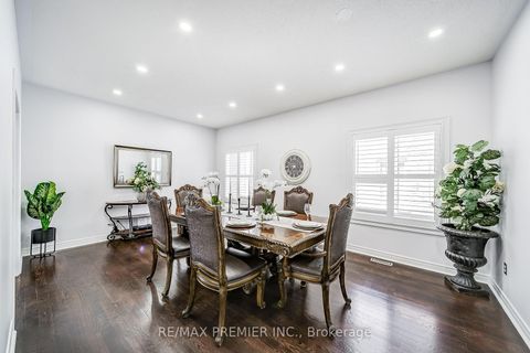 Photo 6 at 17 Massimo Drive, West Woodbridge, Vaughan