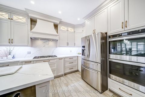Photo 7 at 17 Massimo Drive, West Woodbridge, Vaughan