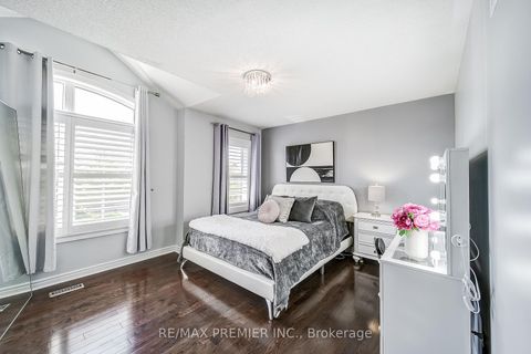 Photo 14 at 17 Massimo Drive, West Woodbridge, Vaughan