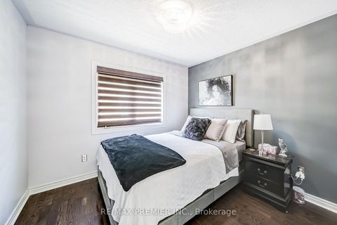 Photo 15 at 17 Massimo Drive, West Woodbridge, Vaughan