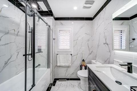 Photo 16 at 17 Massimo Drive, West Woodbridge, Vaughan