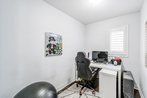 Photo 17 at 17 Massimo Drive, West Woodbridge, Vaughan