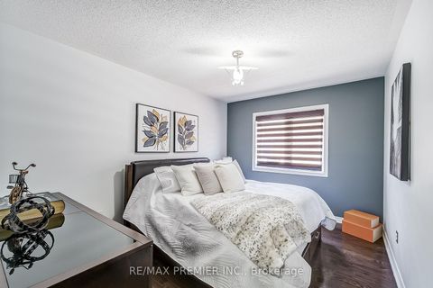 Photo 18 at 17 Massimo Drive, West Woodbridge, Vaughan