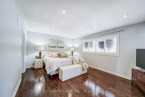 Photo 19 at 17 Massimo Drive, West Woodbridge, Vaughan