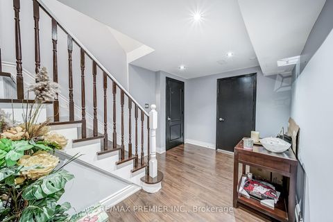 Photo 21 at 17 Massimo Drive, West Woodbridge, Vaughan