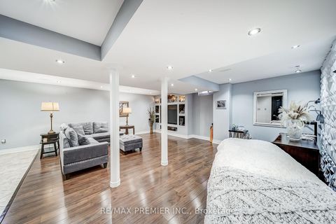 Photo 24 at 17 Massimo Drive, West Woodbridge, Vaughan