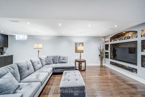 Photo 25 at 17 Massimo Drive, West Woodbridge, Vaughan