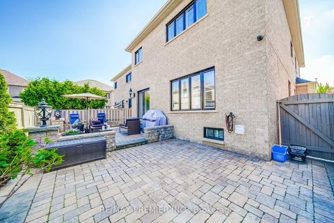 Photo 27 at 17 Massimo Drive, West Woodbridge, Vaughan