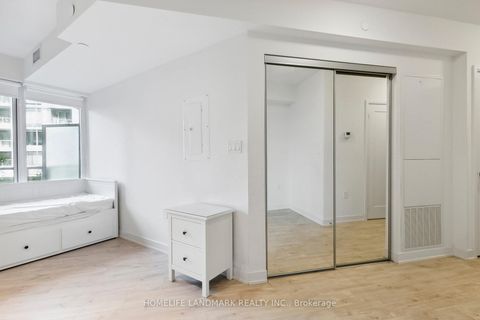 Photo 4 at 301w - 27 bathurst Street, Waterfront Communities C1, Toronto