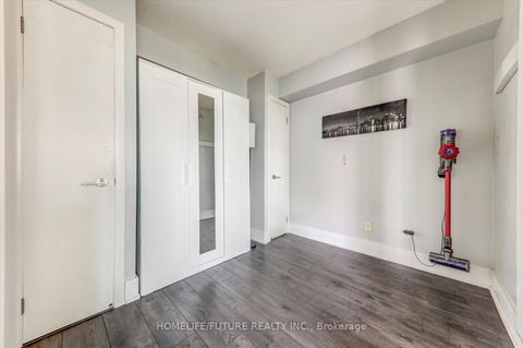 Photo 8 at 1011 - 215 Fort York Boulevard, Niagara, Toronto