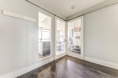 Photo 10 at 1011 - 215 Fort York Boulevard, Niagara, Toronto