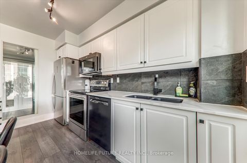 Photo 14 at 1011 - 215 Fort York Boulevard, Niagara, Toronto