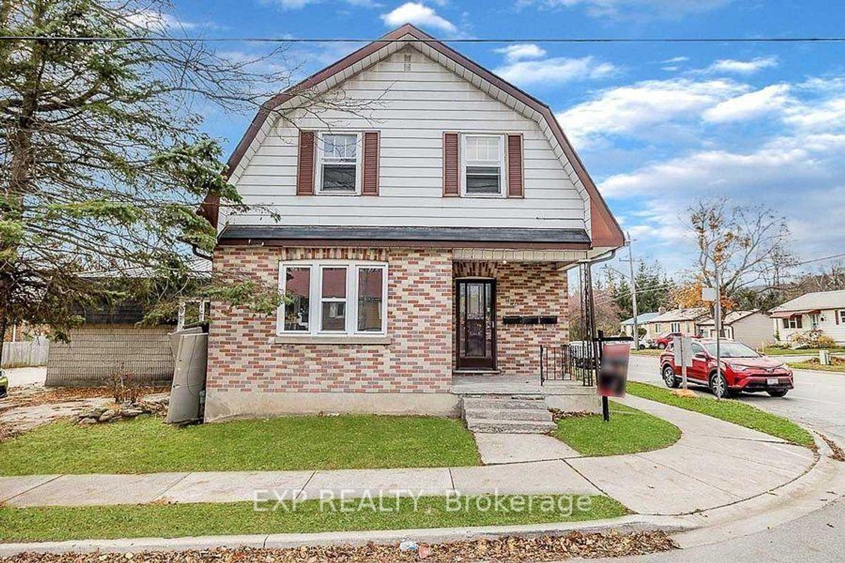 94 Eccles Street N, Queen