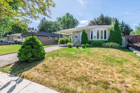 Photo 3 at 8 Millview Court, Clairville, Toronto