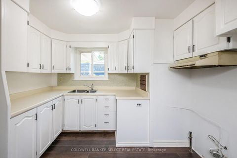Photo 9 at 8 Millview Court, Clairville, Toronto