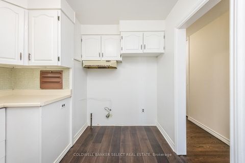 Photo 11 at 8 Millview Court, Clairville, Toronto