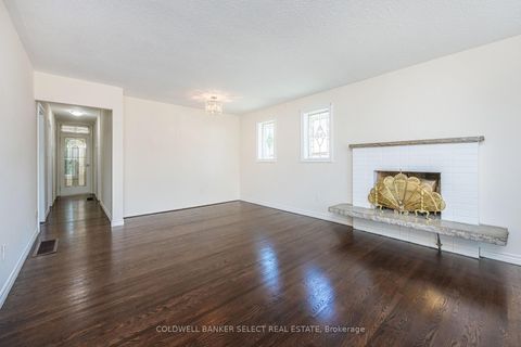 Photo 15 at 8 Millview Court, Clairville, Toronto