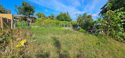 Photo 7 at 6 Canton Avenue, CFB, Toronto