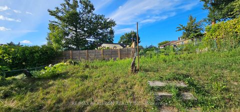 Photo 13 at 6 Canton Avenue, CFB, Toronto