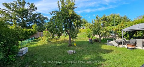 Photo 15 at 6 Canton Avenue, CFB, Toronto