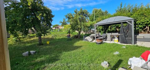 Photo 16 at 6 Canton Avenue, CFB, Toronto