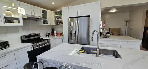 Photo 35 at 6 Canton Avenue, CFB, Toronto
