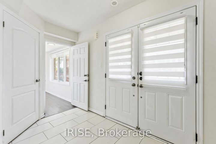Photo 3 at 49 Golden Springs Drive, Northwest Brampton, Brampton
