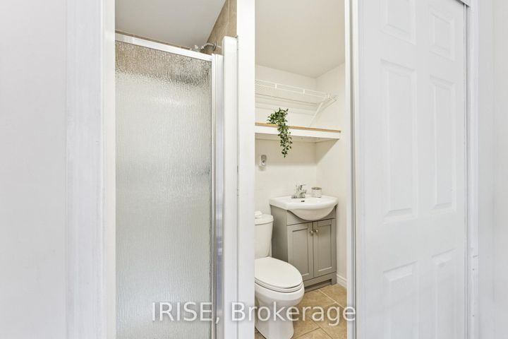 Photo 7 at 49 Golden Springs Drive, Northwest Brampton, Brampton