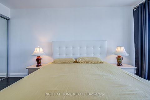 Photo 10 at 7405 - 388 Yonge Street, Bay Street Corridor, Toronto Photo 10 at 7405 - 388 Yonge Street, Bay Street Corridor, Toronto