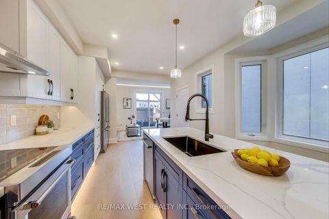 Photo 5 at 21 Rolyat Street, Bellwoods, Toronto