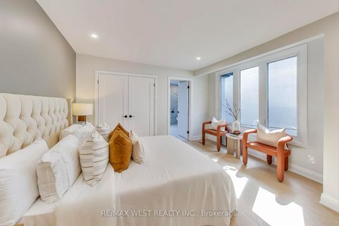 Photo 10 at 21 Rolyat Street, Bellwoods, Toronto
