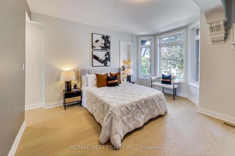 Photo 18 at 21 Rolyat Street, Bellwoods, Toronto
