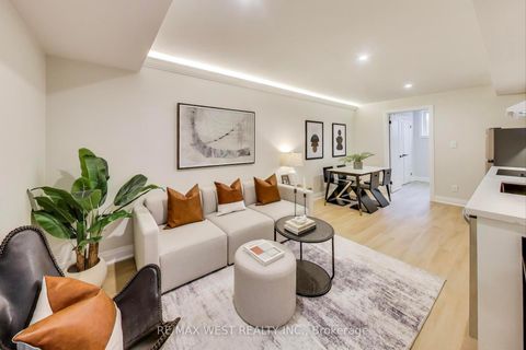 Photo 28 at 21 Rolyat Street, Bellwoods, Toronto