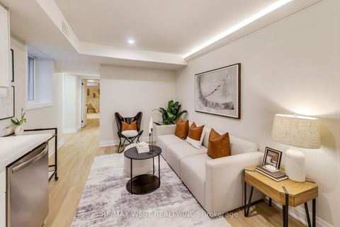 Photo 29 at 21 Rolyat Street, Bellwoods, Toronto