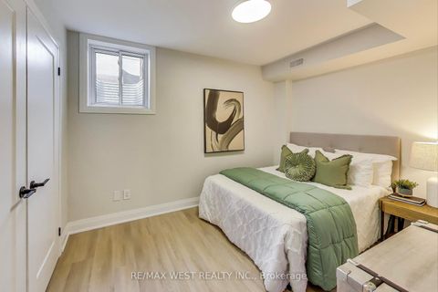 Photo 36 at 21 Rolyat Street, Bellwoods, Toronto
