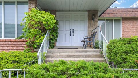 Photo 1 at 315 Woodland Acres Crescent, Rural Vaughan, Vaughan