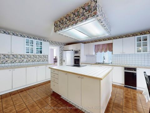 Photo 9 at 315 Woodland Acres Crescent, Rural Vaughan, Vaughan