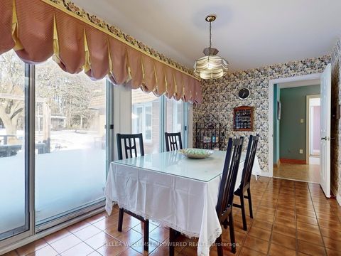Photo 12 at 315 Woodland Acres Crescent, Rural Vaughan, Vaughan