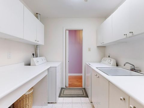 Photo 13 at 315 Woodland Acres Crescent, Rural Vaughan, Vaughan