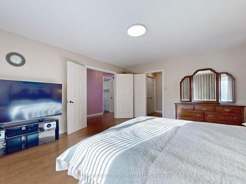 Photo 16 at 315 Woodland Acres Crescent, Rural Vaughan, Vaughan