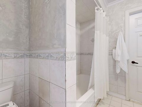 Photo 24 at 315 Woodland Acres Crescent, Rural Vaughan, Vaughan