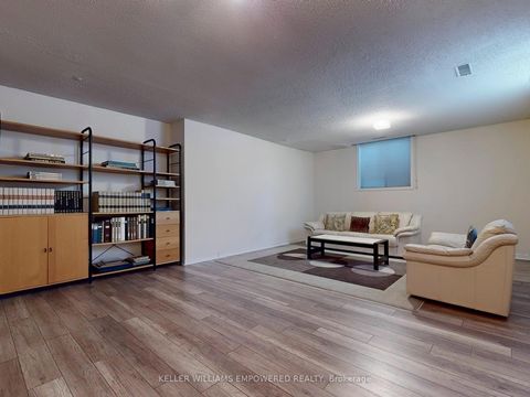 Photo 32 at 315 Woodland Acres Crescent, Rural Vaughan, Vaughan