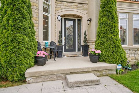 Photo 3 at 3150 Trailside Drive, GO Glenorchy, Oakville