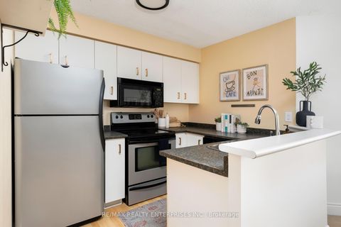 Photo 9 at 610 - 25 Grenville Street, Bay Street Corridor, Toronto