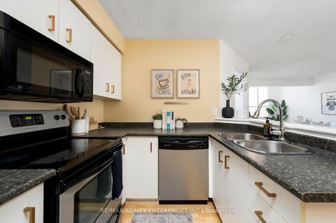 Photo 10 at 610 - 25 Grenville Street, Bay Street Corridor, Toronto