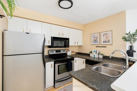 Photo 11 at 610 - 25 Grenville Street, Bay Street Corridor, Toronto