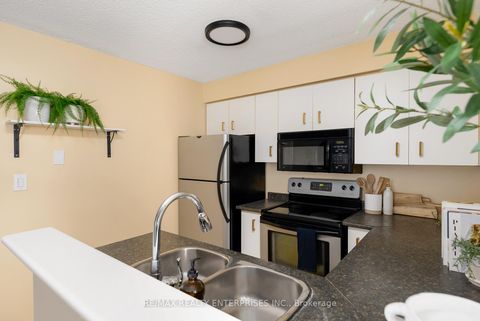 Photo 13 at 610 - 25 Grenville Street, Bay Street Corridor, Toronto